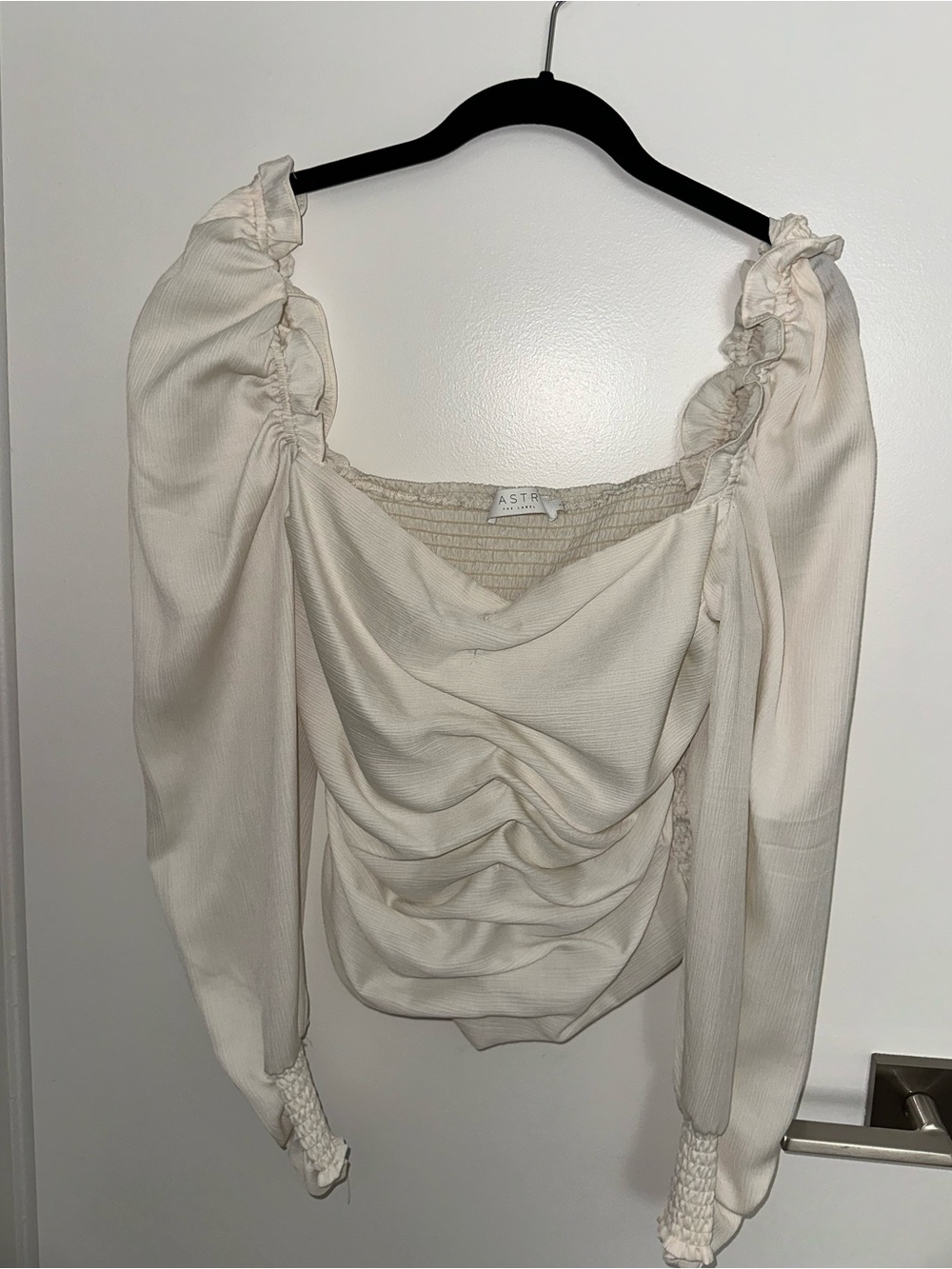 ASTR Ivory Ruched Long Sleeve Blouse